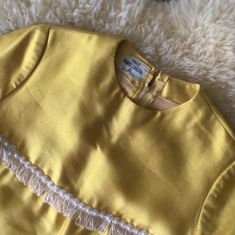 1960s Vintage Illuminating Yellow Silk Dress - Picture 9 of 10